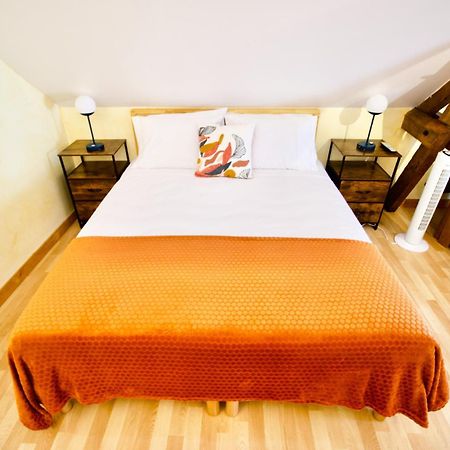 Bed and Breakfast O Trois Oliviers Louin Екстер'єр фото