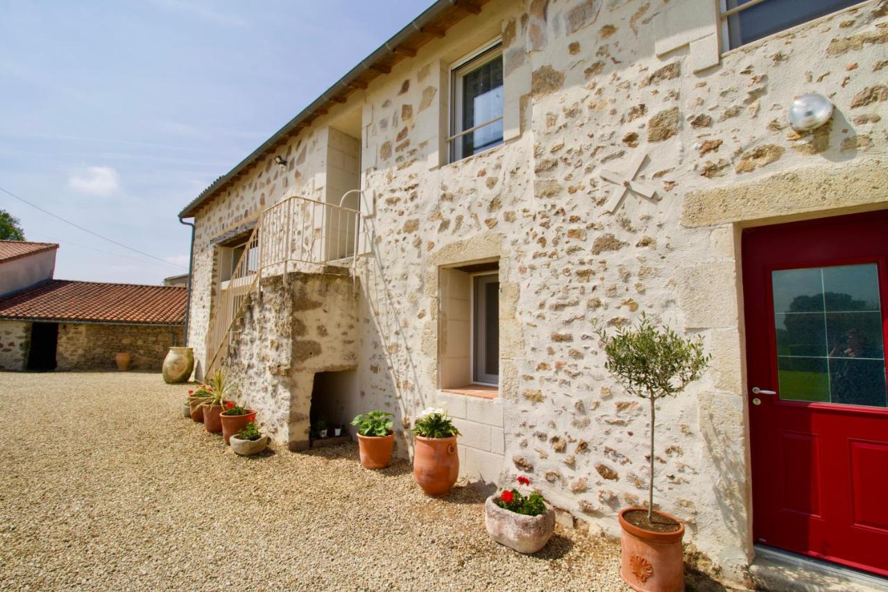 Bed and Breakfast O Trois Oliviers Louin Екстер'єр фото