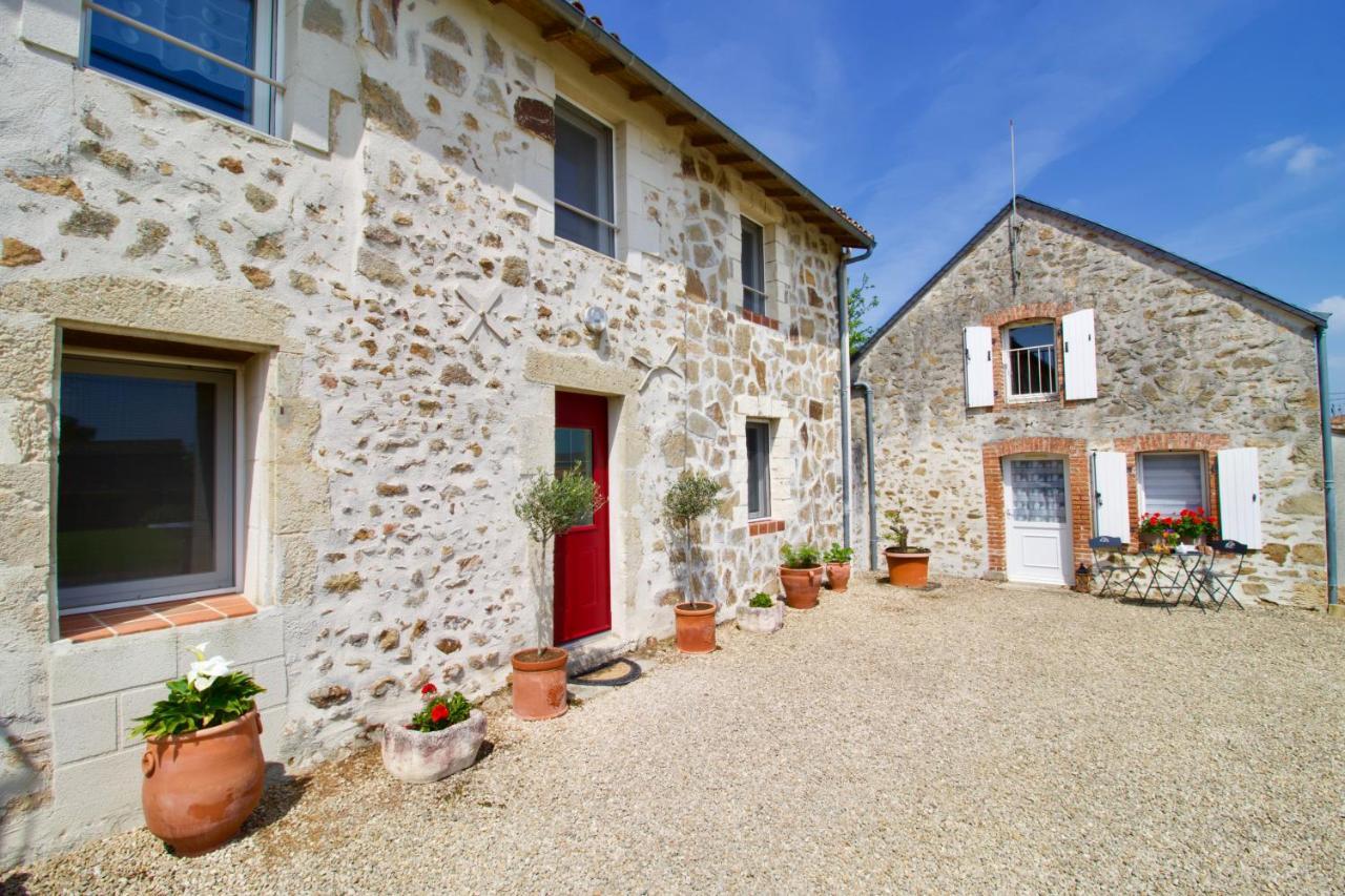 Bed and Breakfast O Trois Oliviers Louin Екстер'єр фото