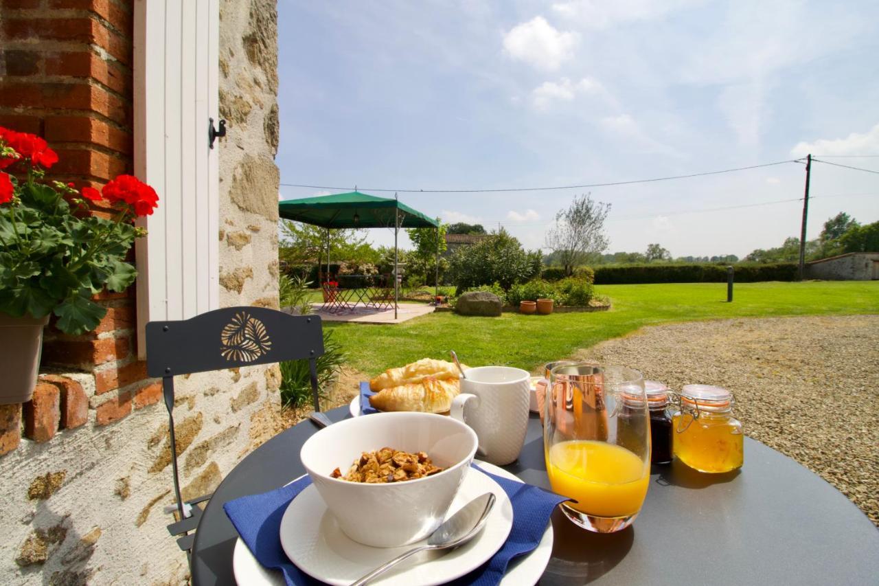 Bed and Breakfast O Trois Oliviers Louin Екстер'єр фото