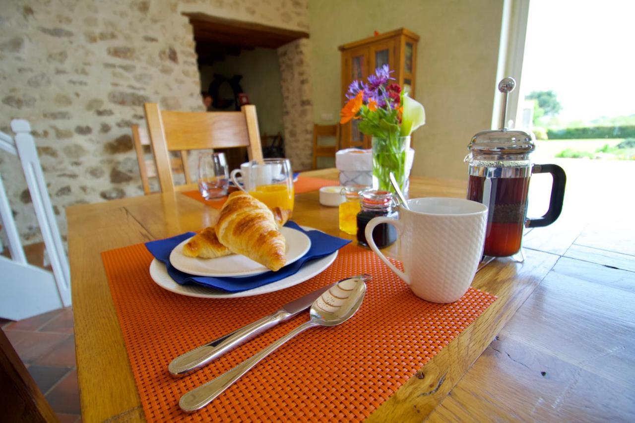 Bed and Breakfast O Trois Oliviers Louin Екстер'єр фото