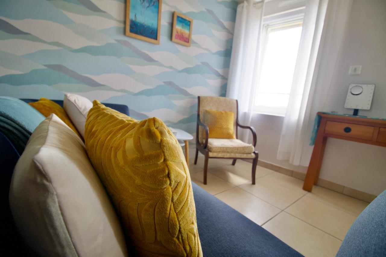 Bed and Breakfast O Trois Oliviers Louin Екстер'єр фото