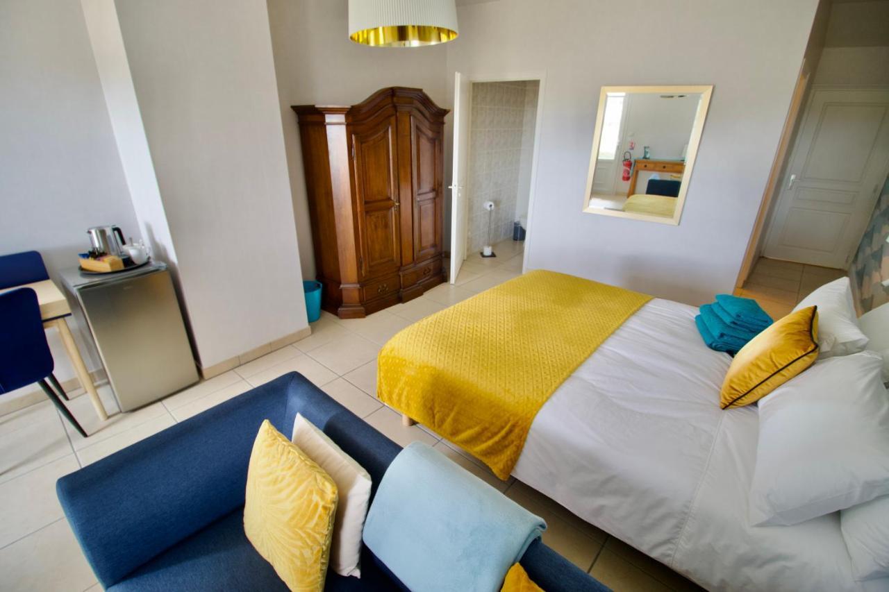 Bed and Breakfast O Trois Oliviers Louin Екстер'єр фото