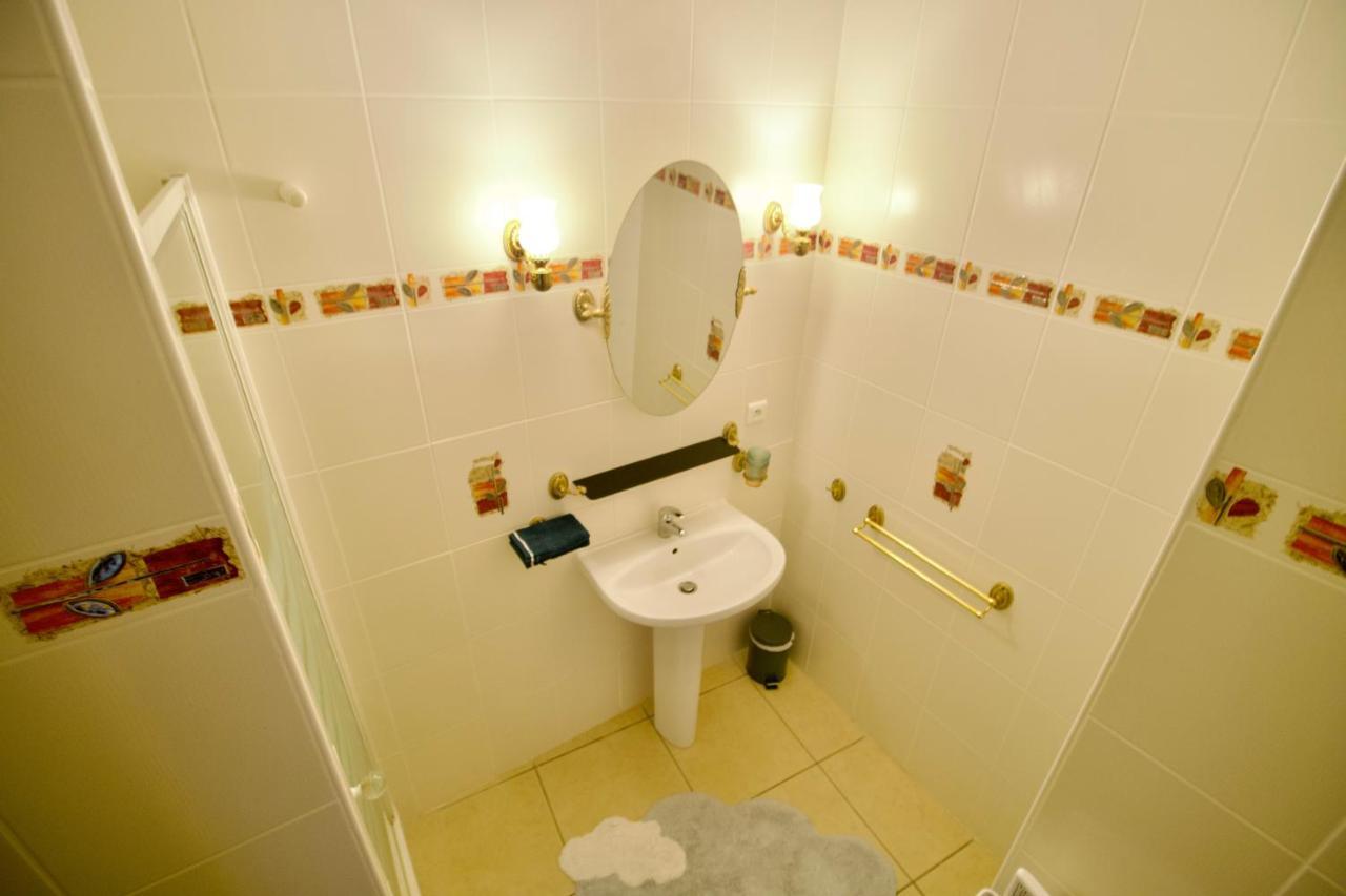 Bed and Breakfast O Trois Oliviers Louin Екстер'єр фото