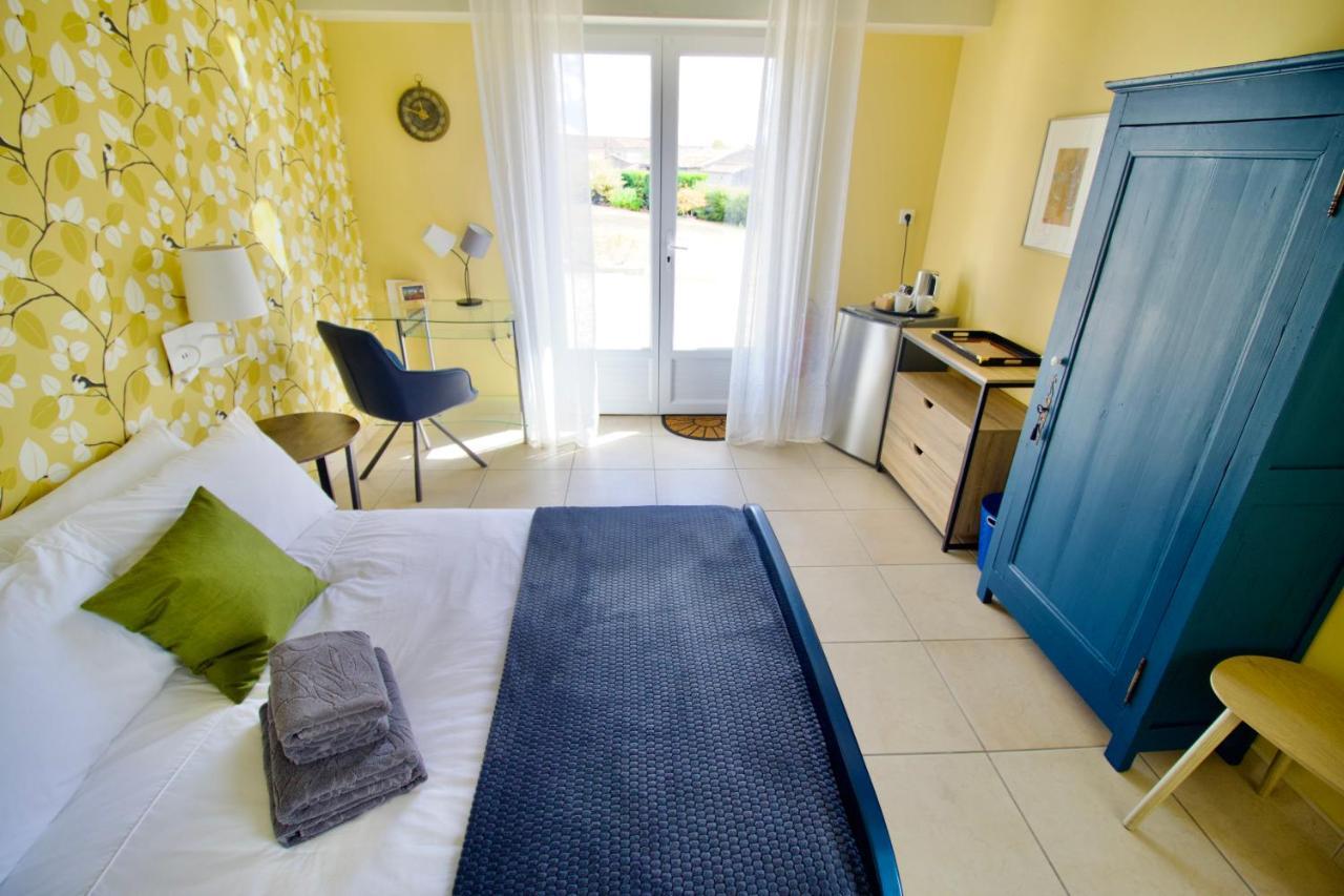 Bed and Breakfast O Trois Oliviers Louin Екстер'єр фото