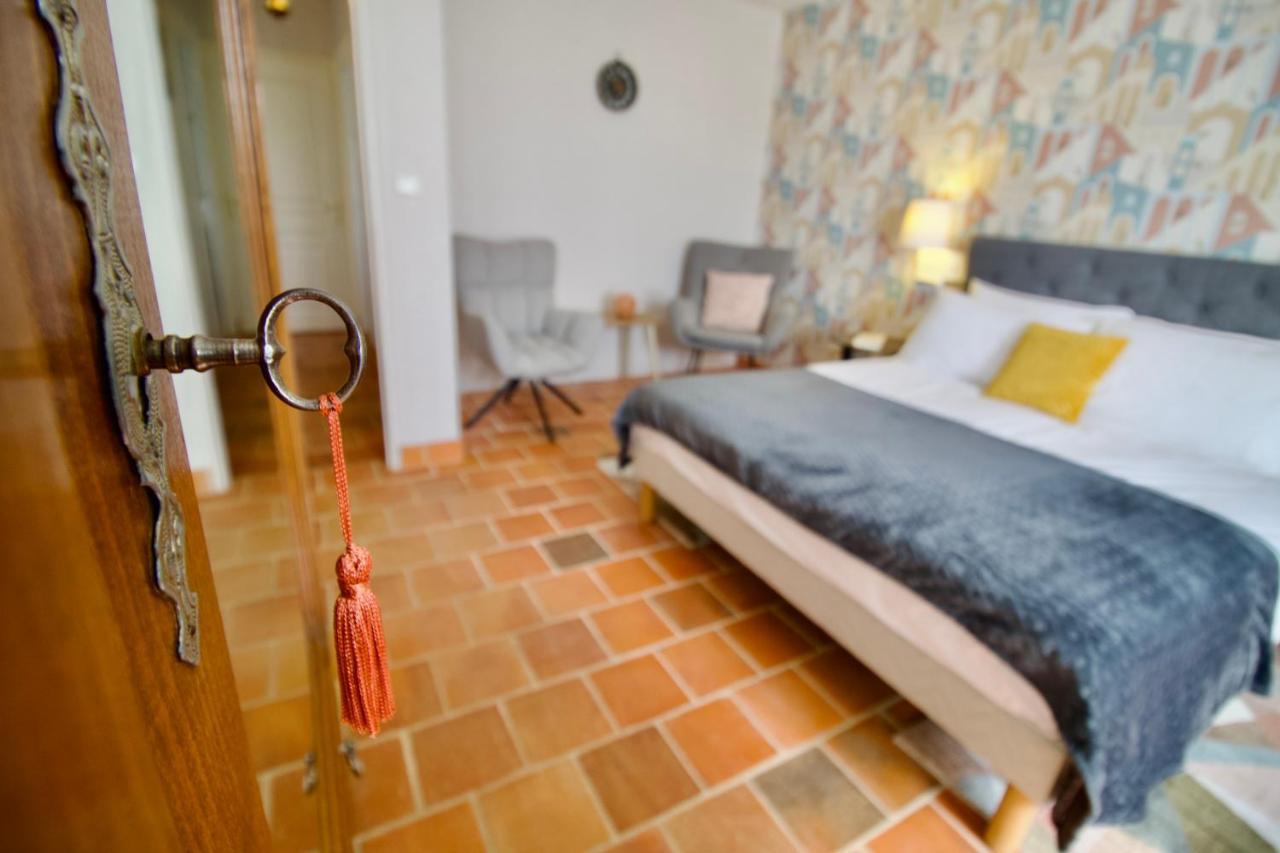Bed and Breakfast O Trois Oliviers Louin Екстер'єр фото