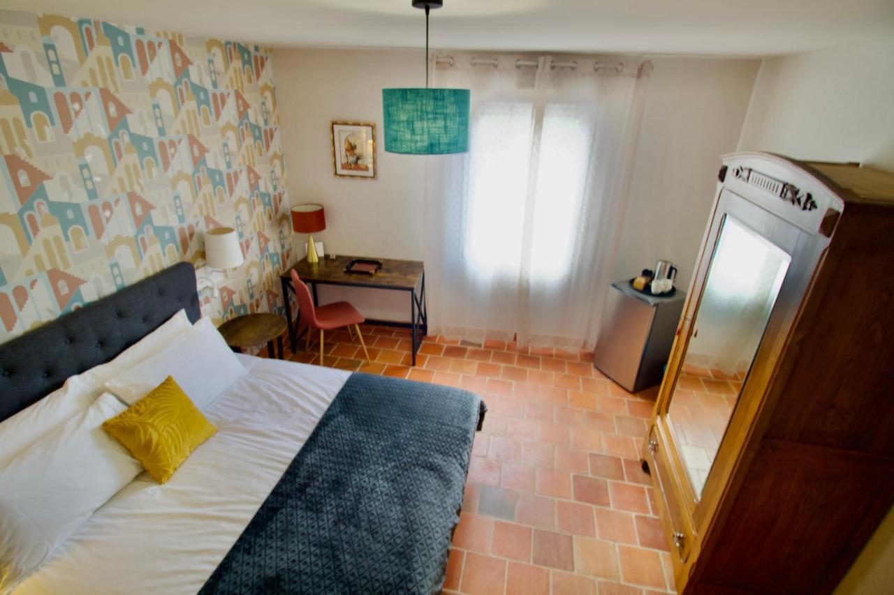 Bed and Breakfast O Trois Oliviers Louin Екстер'єр фото